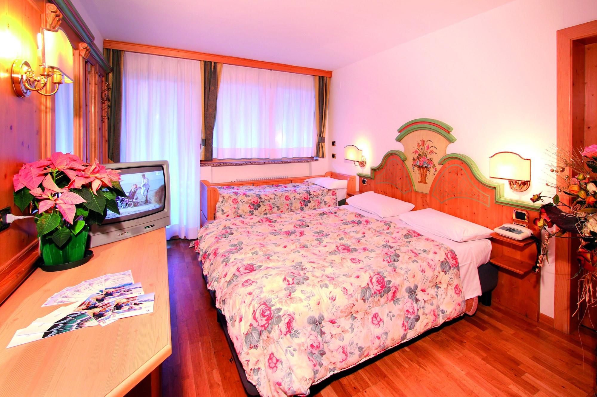 Hotel Dolomiti Schloss 卡纳泽伊 外观 照片