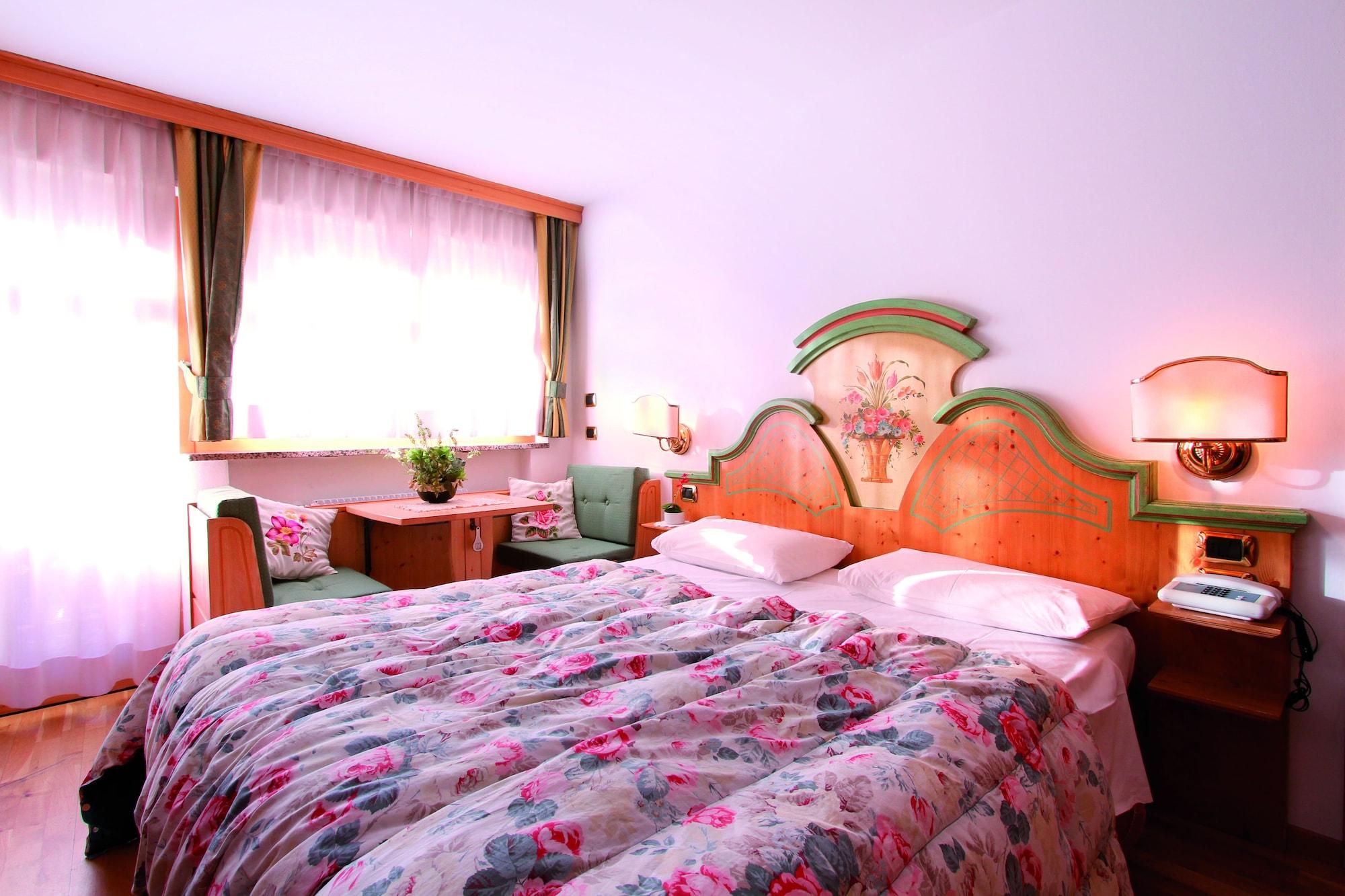 Hotel Dolomiti Schloss 卡纳泽伊 外观 照片