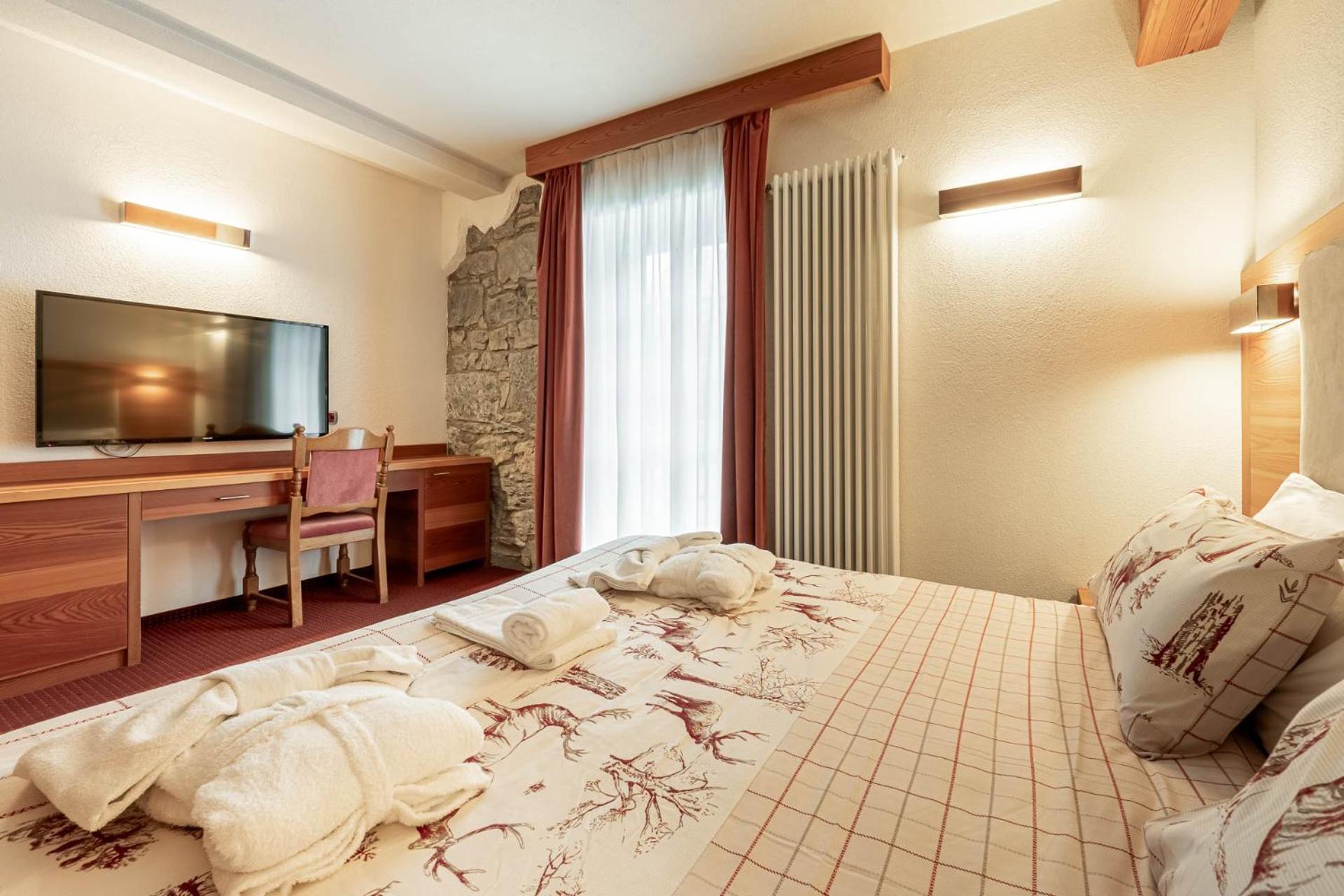 Hotel Dolomiti Schloss 卡纳泽伊 外观 照片