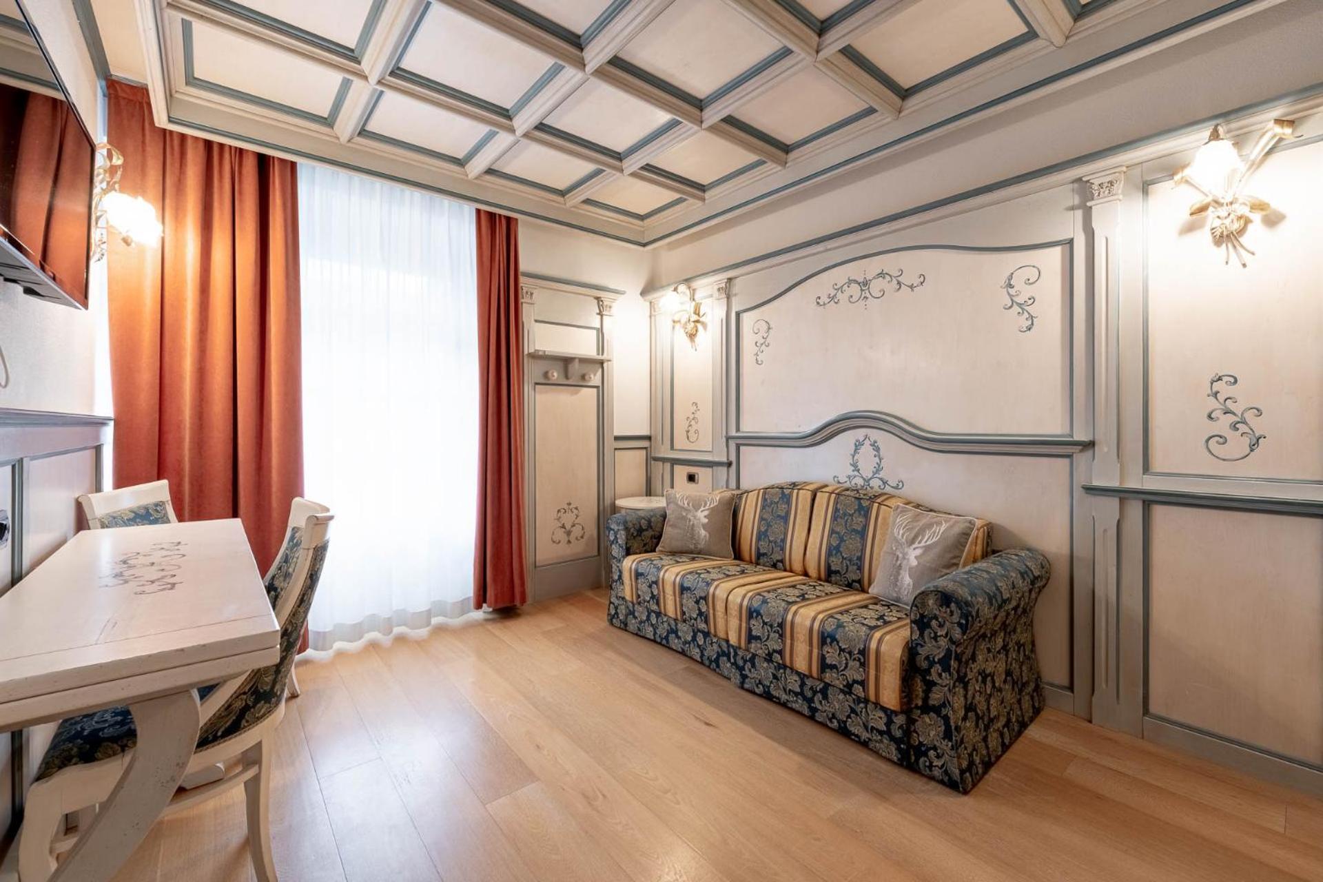 Hotel Dolomiti Schloss 卡纳泽伊 外观 照片