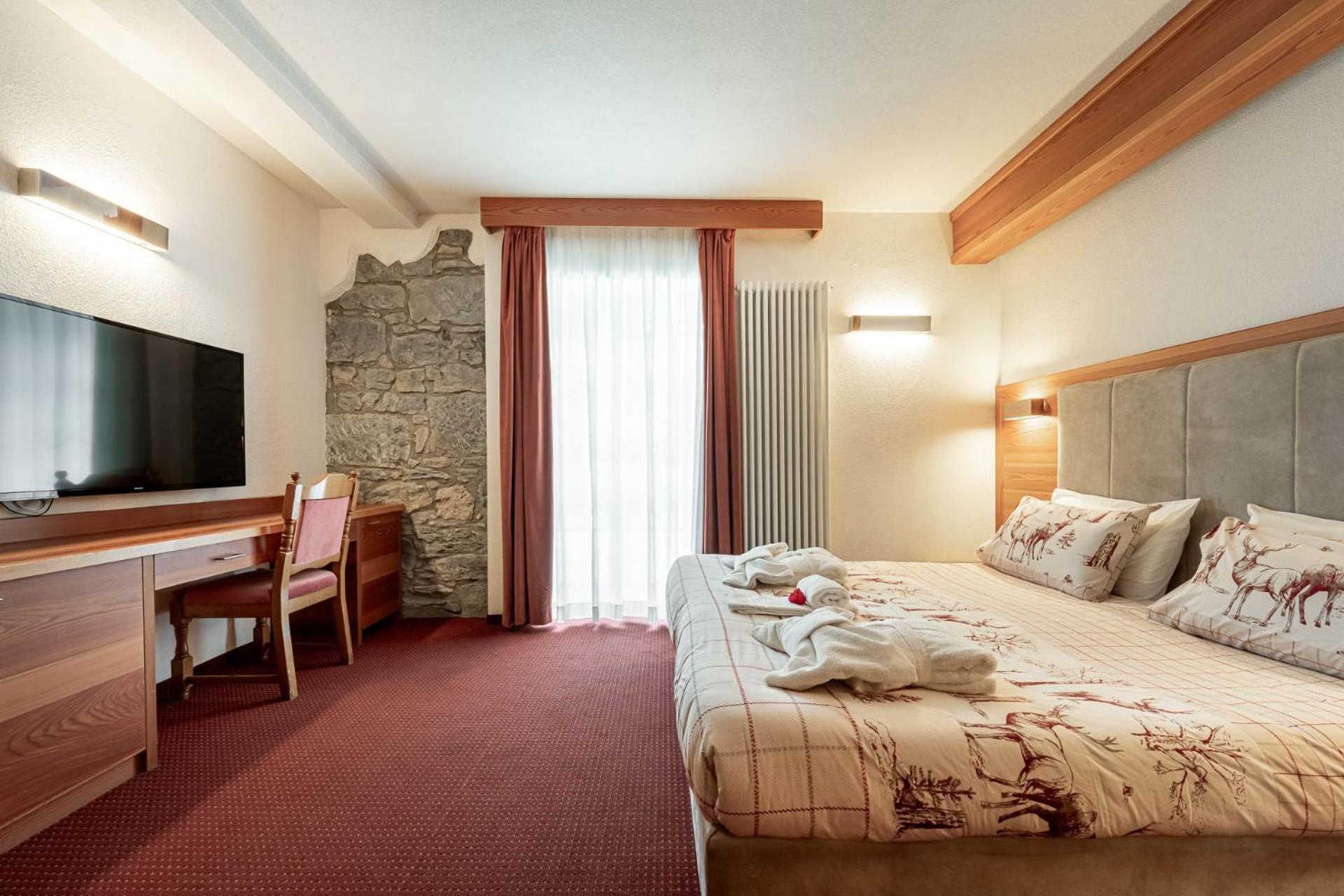 Hotel Dolomiti Schloss 卡纳泽伊 外观 照片
