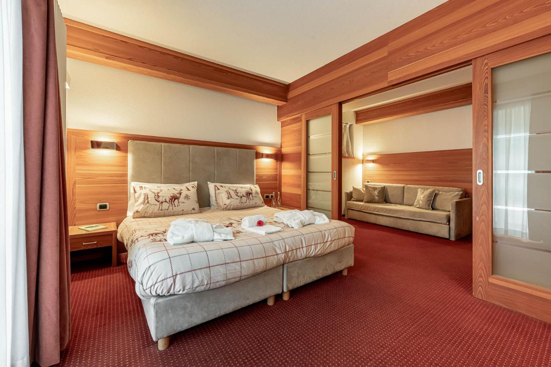 Hotel Dolomiti Schloss 卡纳泽伊 外观 照片