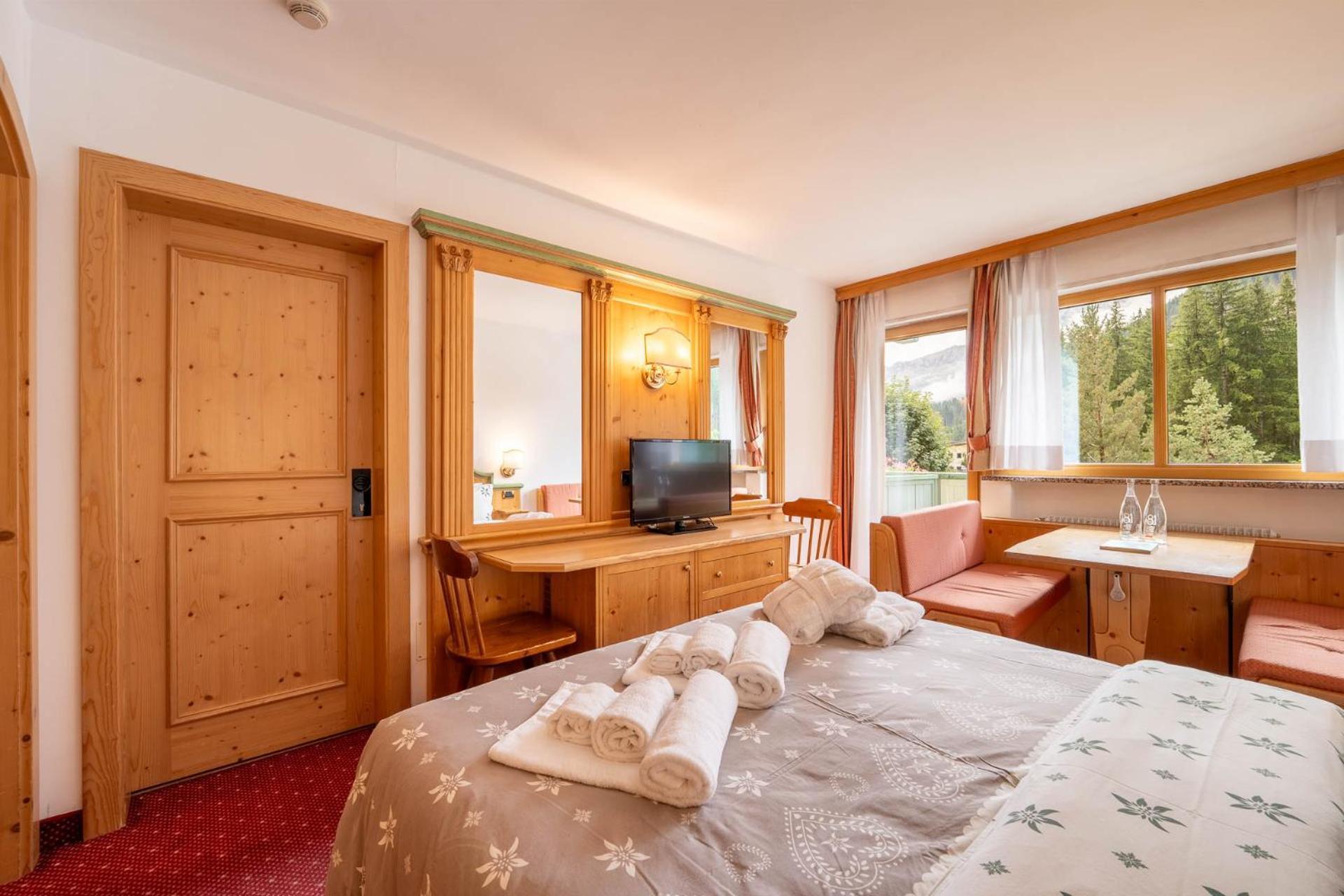 Hotel Dolomiti Schloss 卡纳泽伊 外观 照片