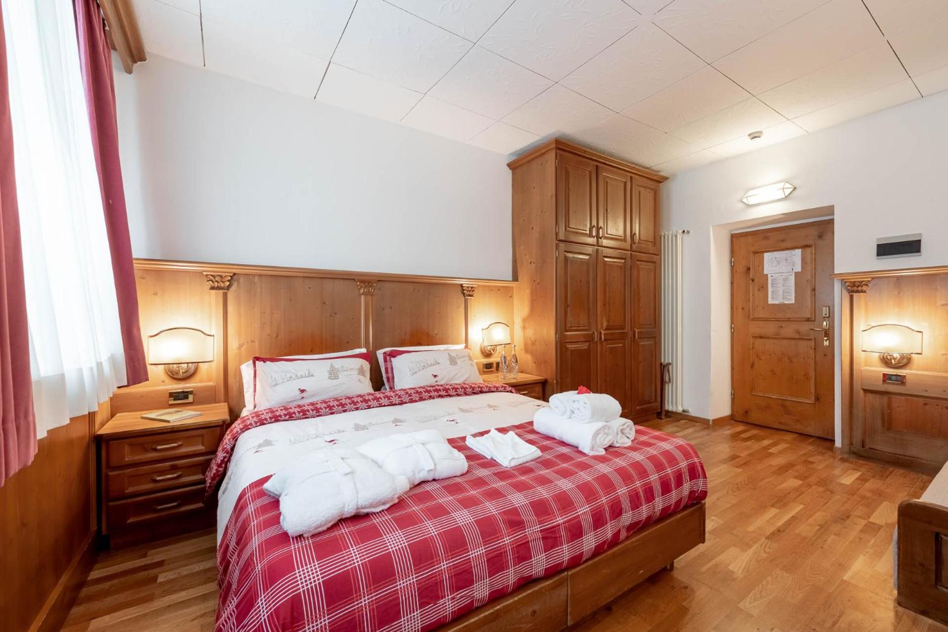Hotel Dolomiti Schloss 卡纳泽伊 外观 照片