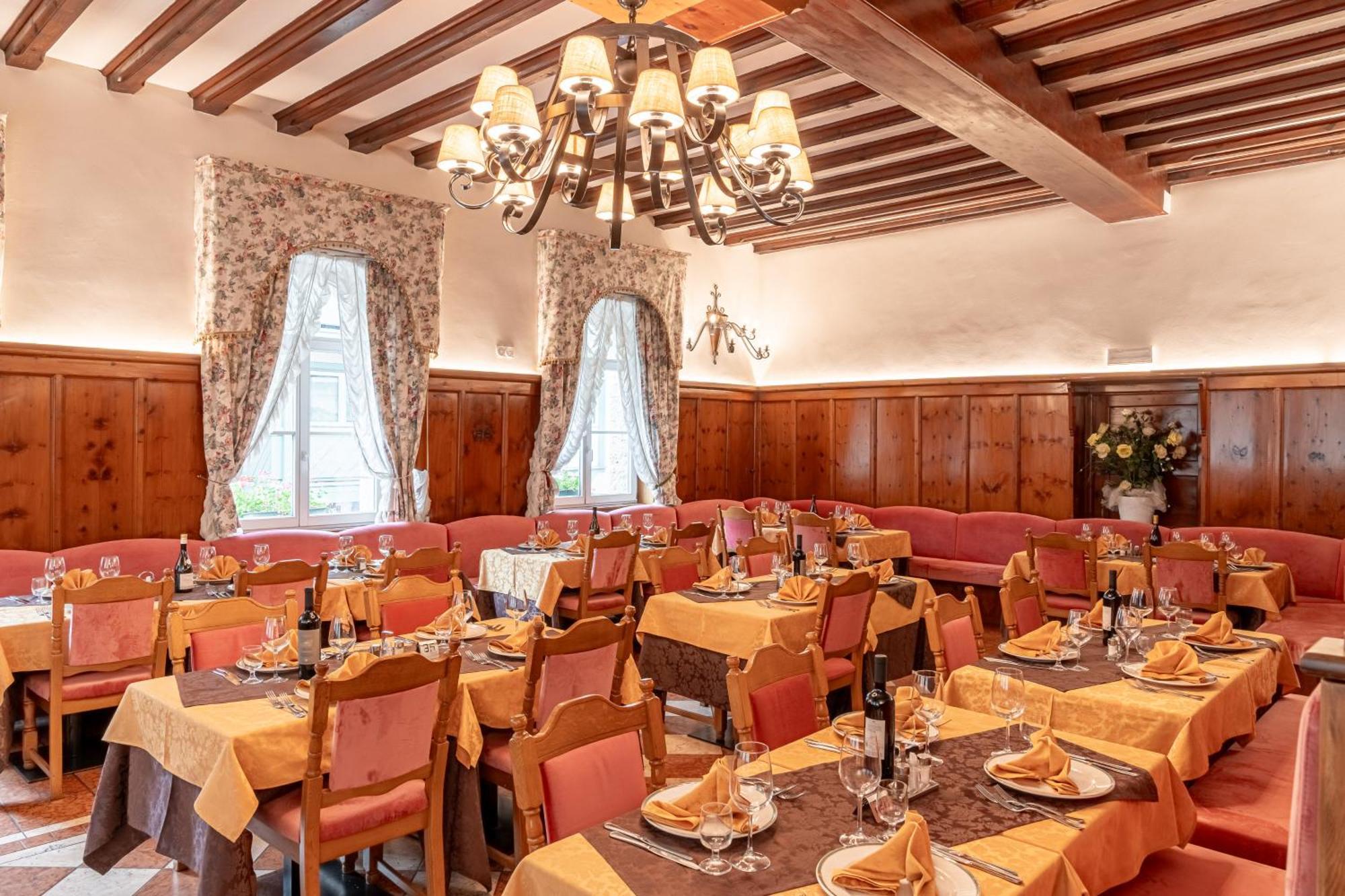 Hotel Dolomiti Schloss 卡纳泽伊 外观 照片