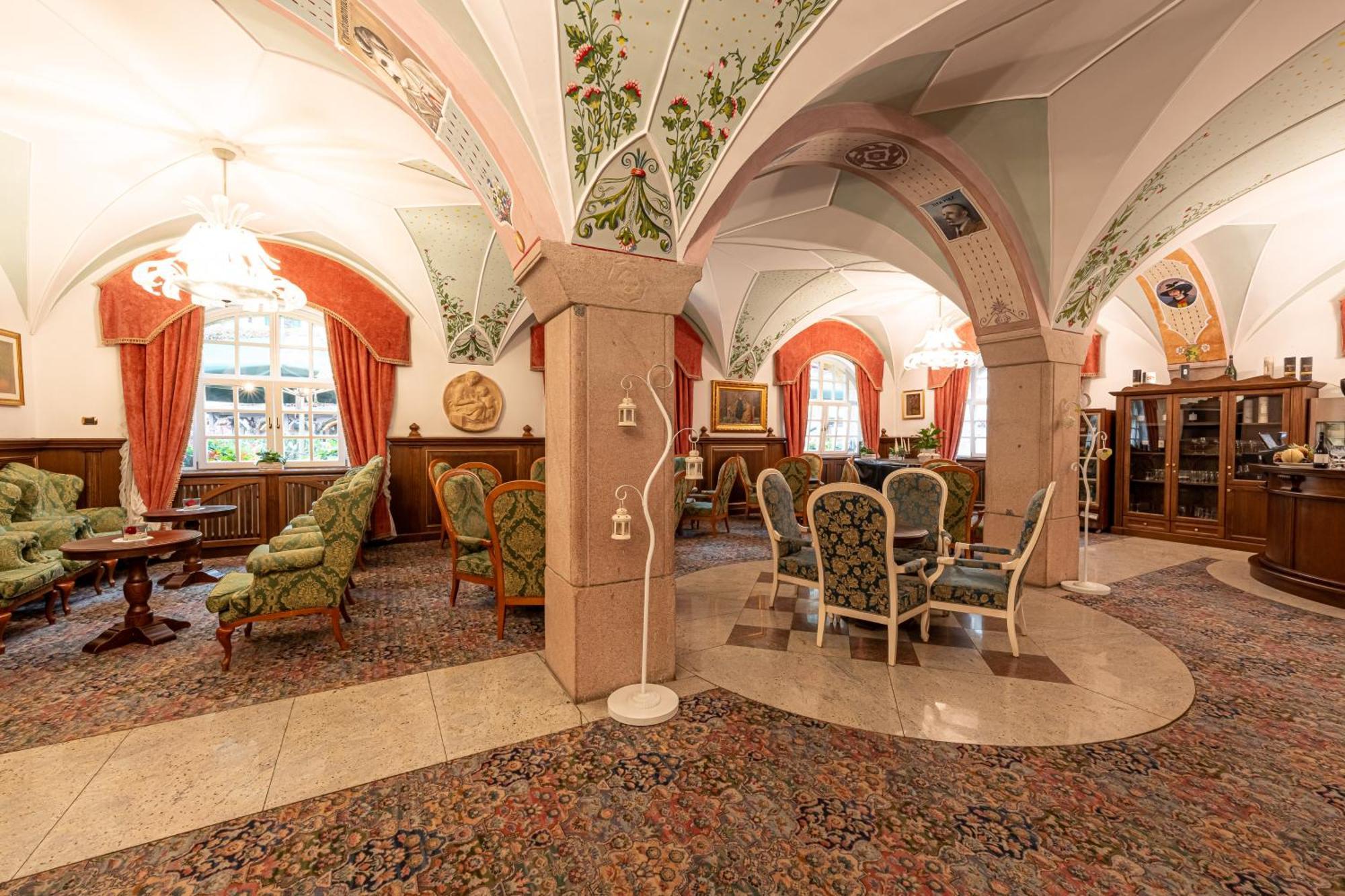 Hotel Dolomiti Schloss 卡纳泽伊 外观 照片