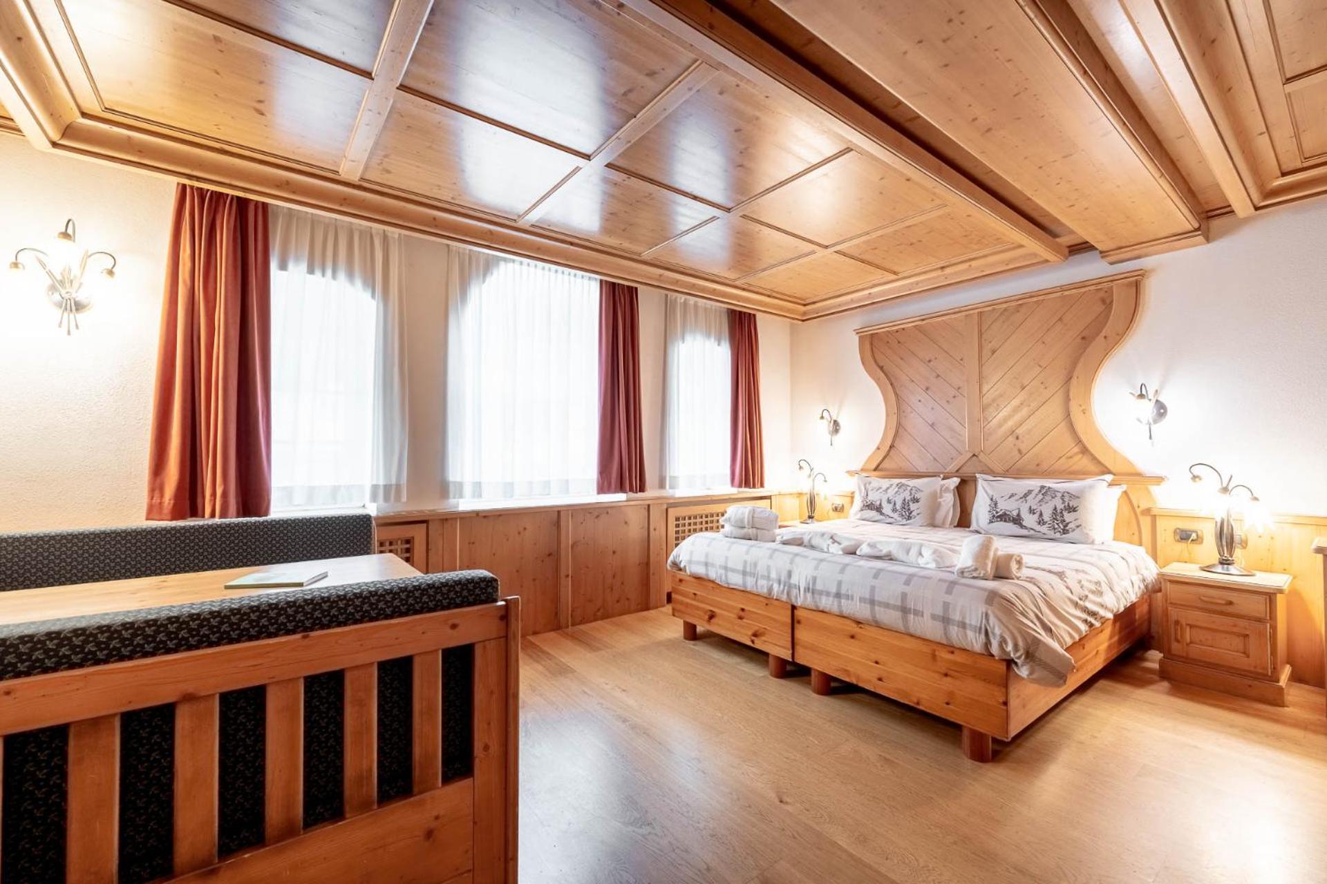 Hotel Dolomiti Schloss 卡纳泽伊 外观 照片