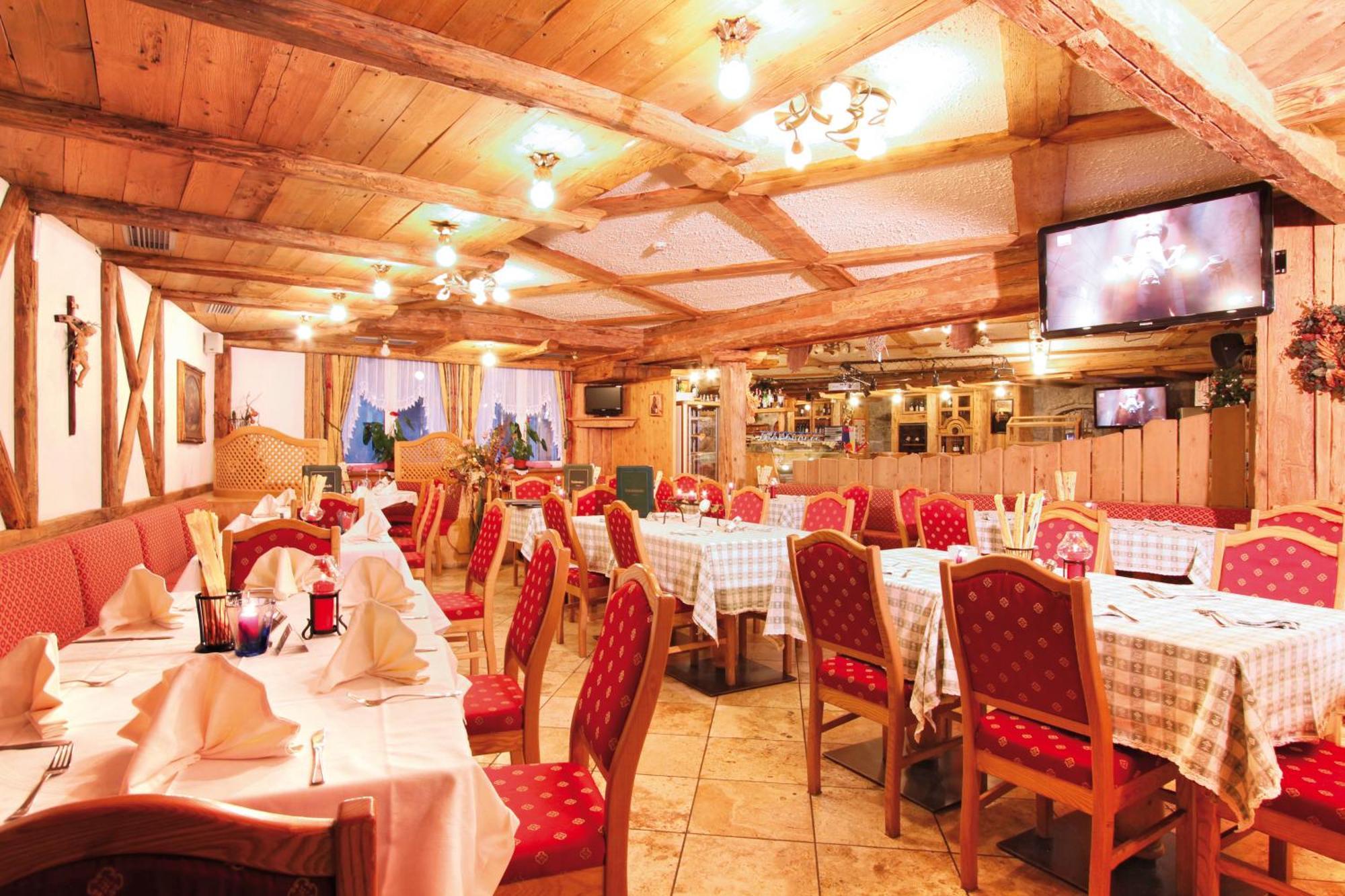 Hotel Dolomiti Schloss 卡纳泽伊 外观 照片