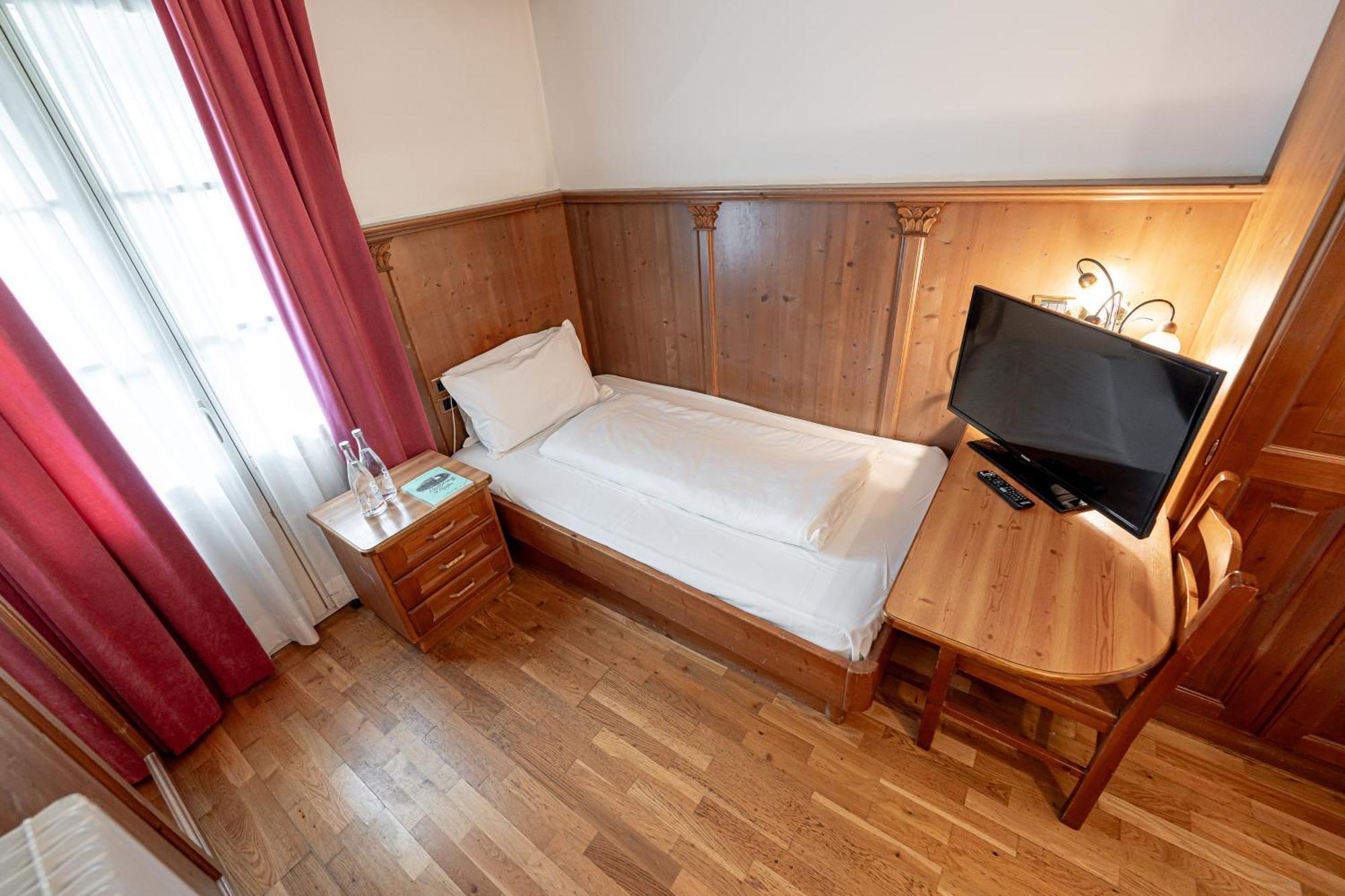 Hotel Dolomiti Schloss 卡纳泽伊 外观 照片