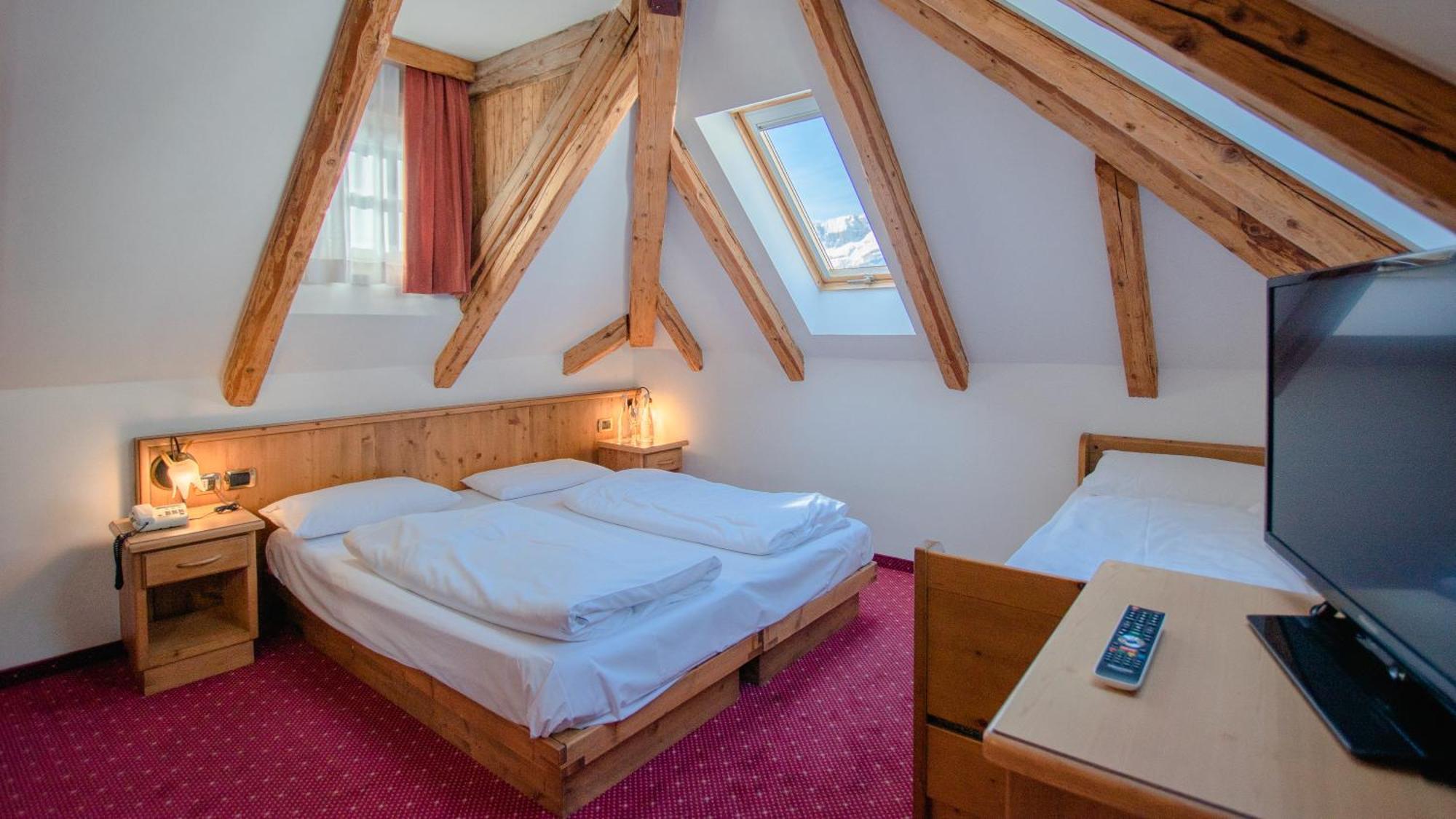 Hotel Dolomiti Schloss 卡纳泽伊 外观 照片