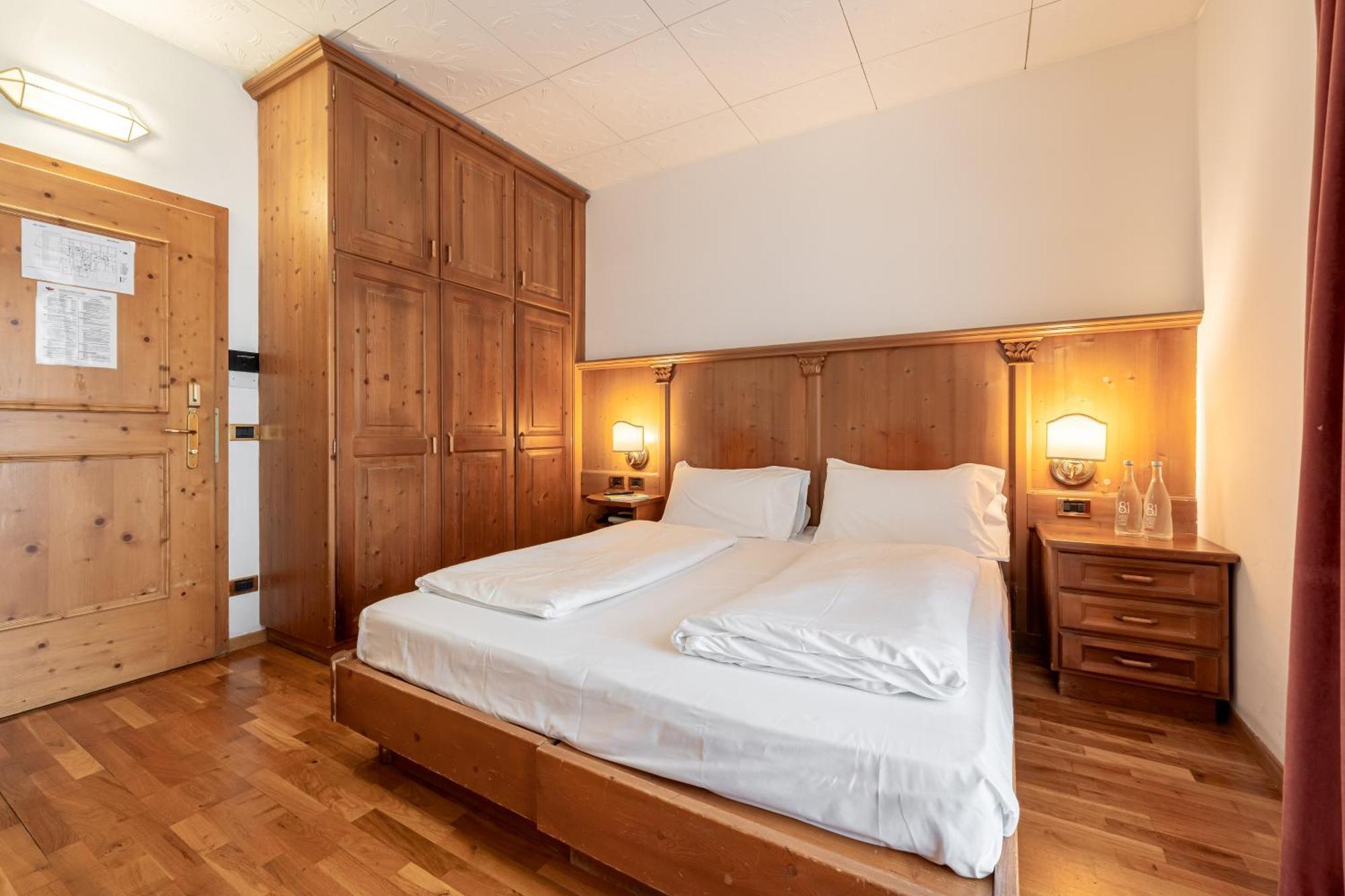 Hotel Dolomiti Schloss 卡纳泽伊 外观 照片