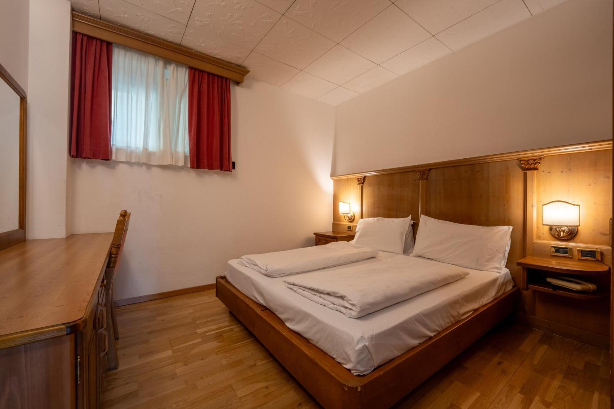 Hotel Dolomiti Schloss 卡纳泽伊 外观 照片