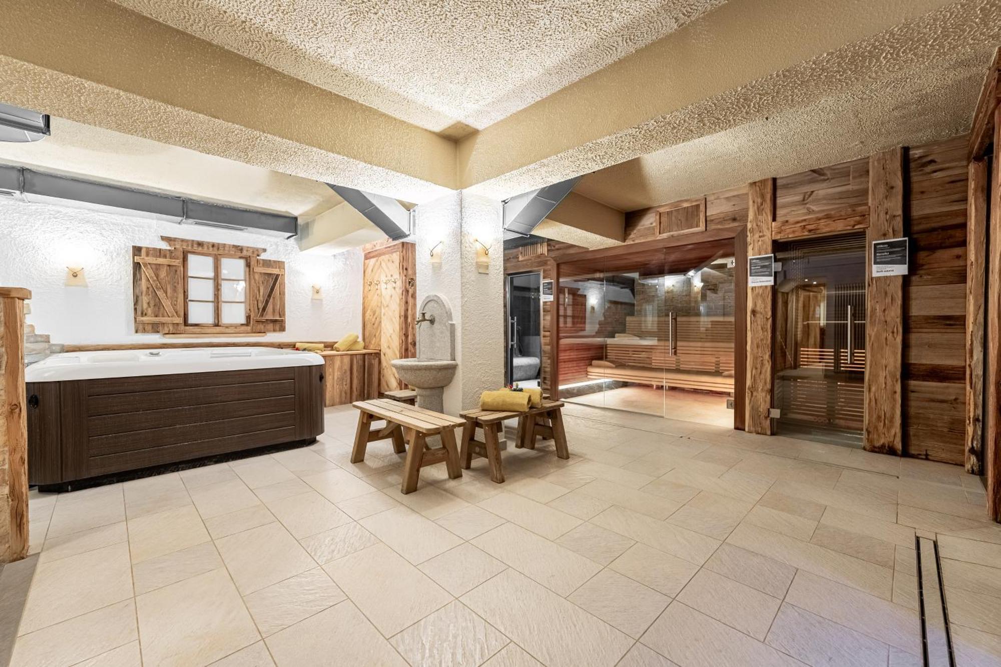 Hotel Dolomiti Schloss 卡纳泽伊 外观 照片