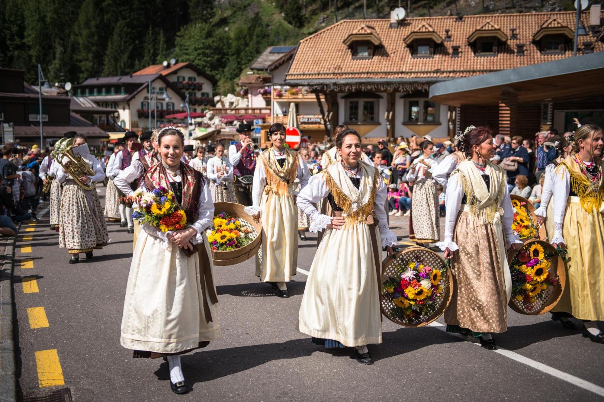 Hotel Dolomiti Schloss 卡纳泽伊 外观 照片