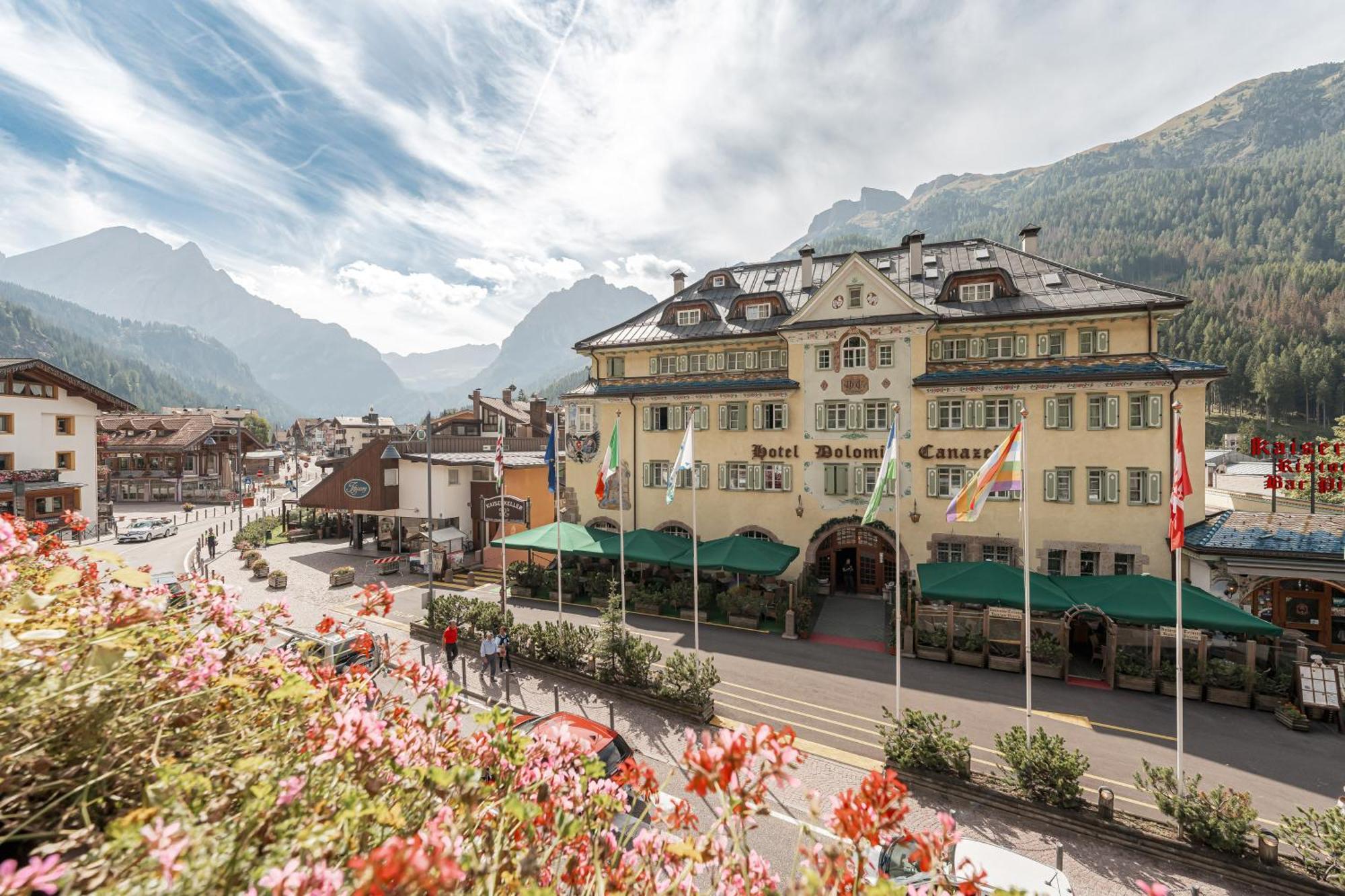Hotel Dolomiti Schloss 卡纳泽伊 外观 照片