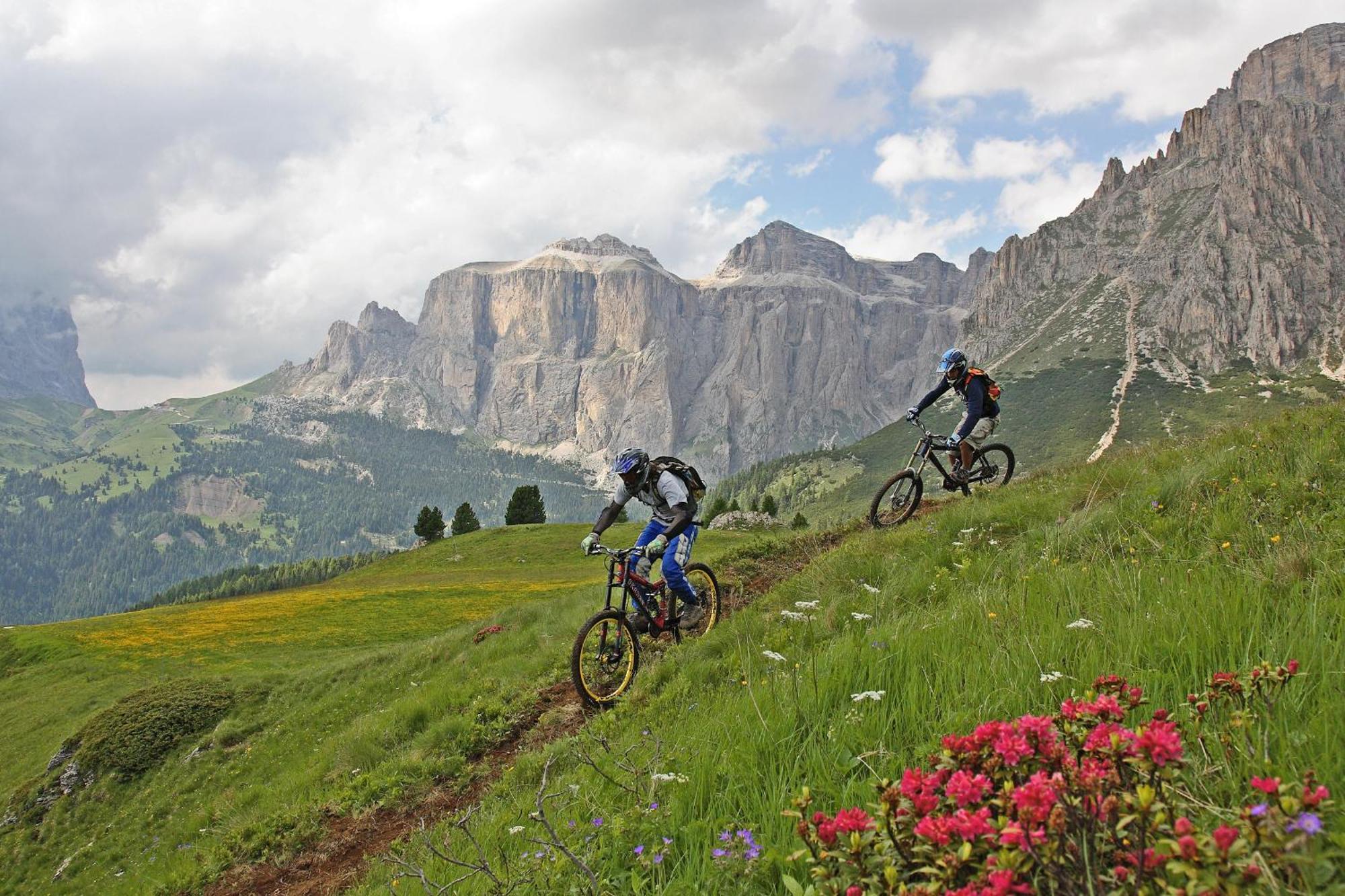 Hotel Dolomiti Schloss 卡纳泽伊 外观 照片