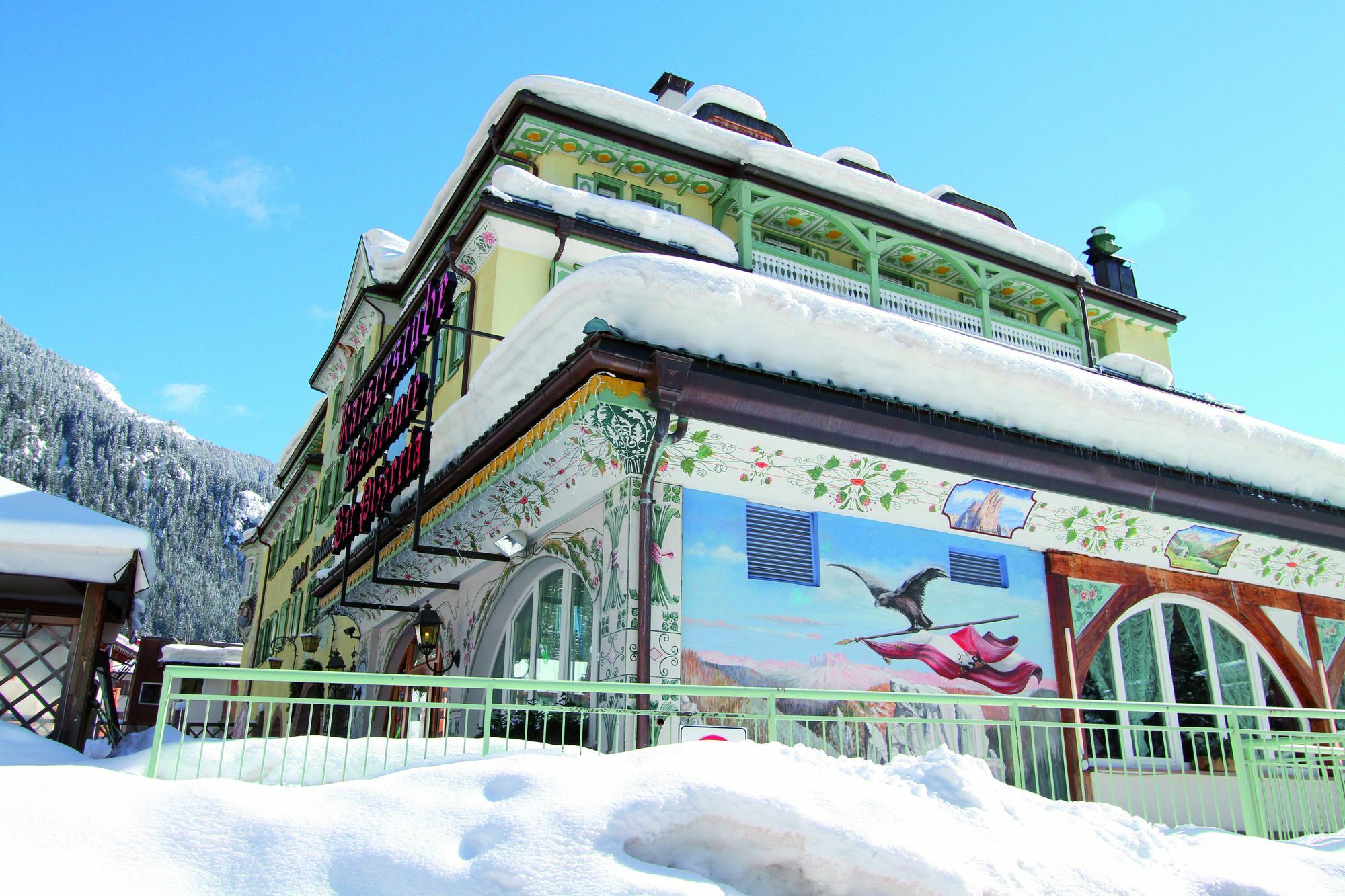 Hotel Dolomiti Schloss 卡纳泽伊 外观 照片