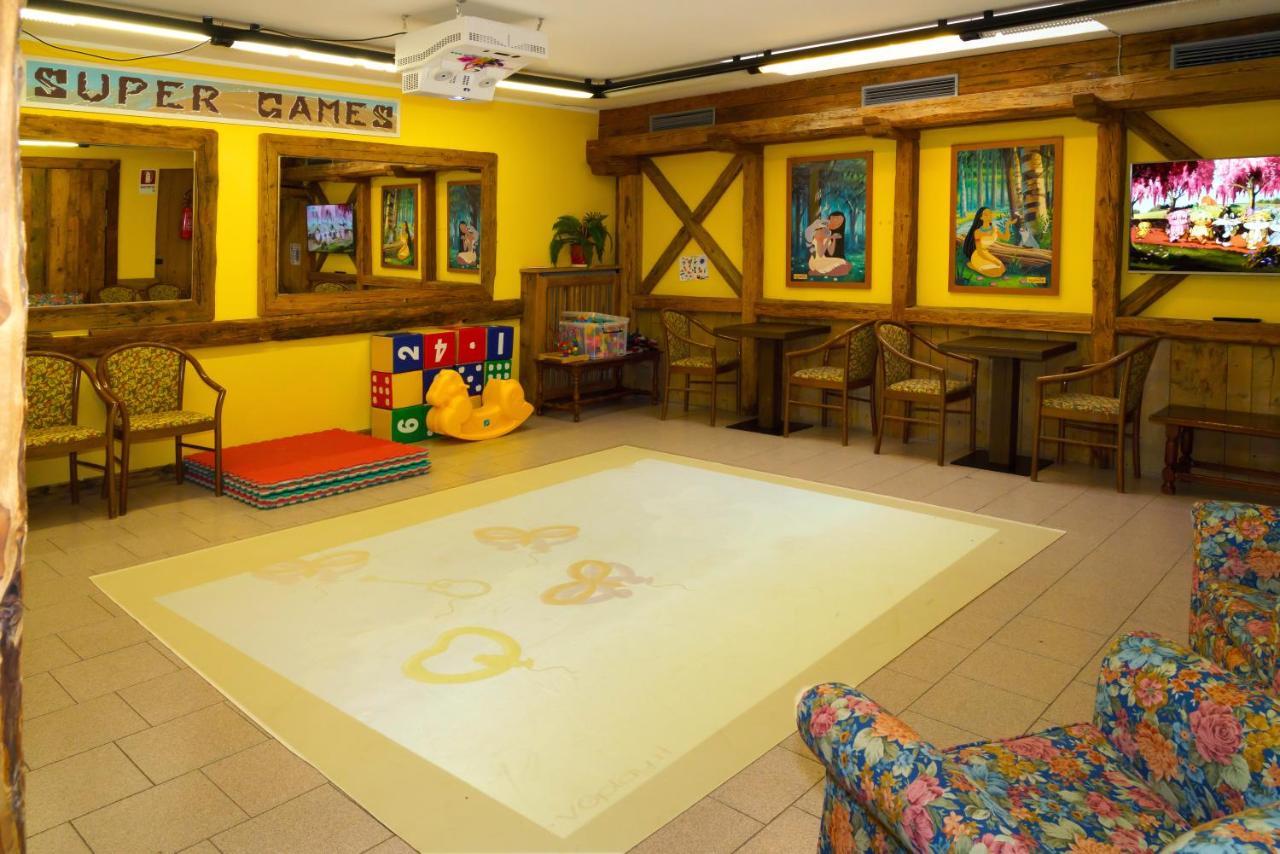 Hotel Dolomiti Schloss 卡纳泽伊 外观 照片