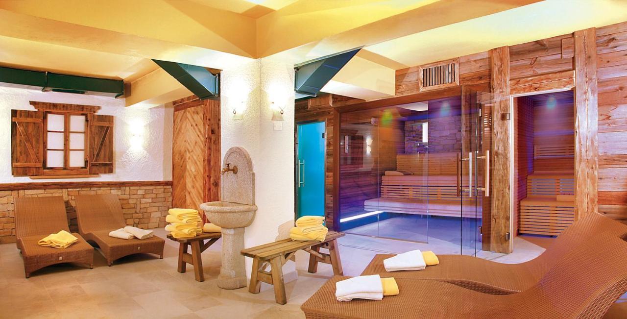 Hotel Dolomiti Schloss 卡纳泽伊 外观 照片